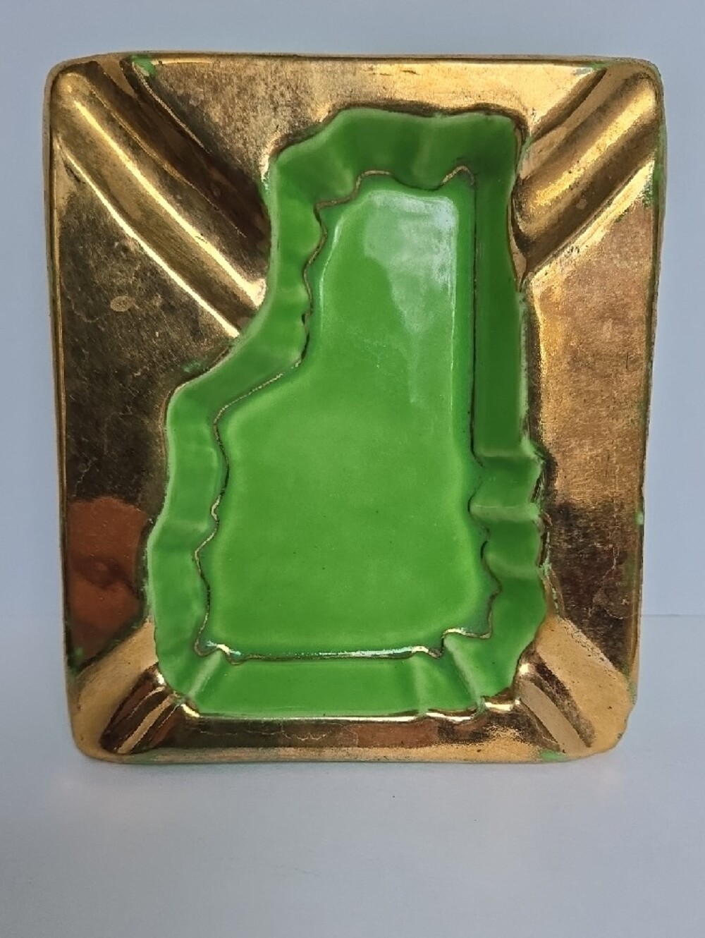 Vintage Green New Hampshire State-Shaped Ceramic Ashtray with Gold Trim - Picture 3 of 14